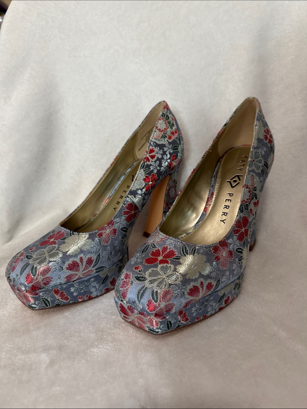 Katy Perry Collections Blue Floral Brocade Platform Pump with Red Accents S 5M